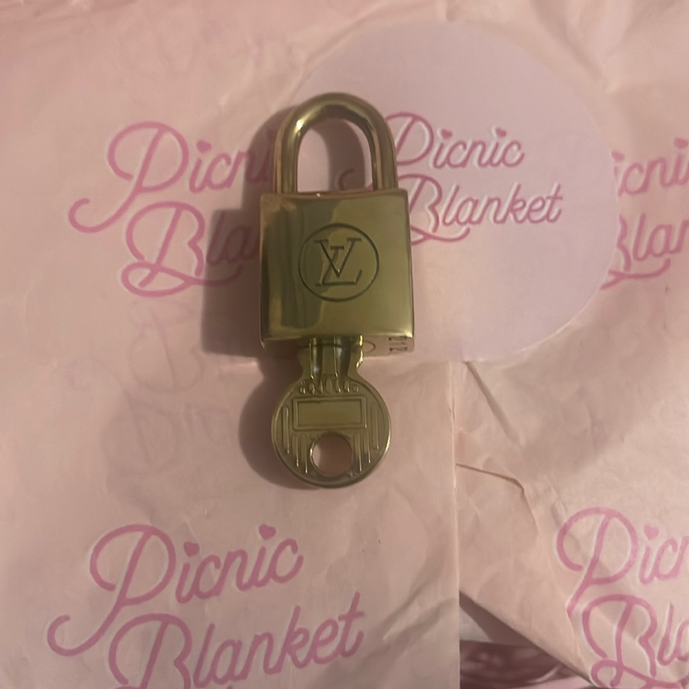 Vintage Louis Vuitton Lock & Key #212